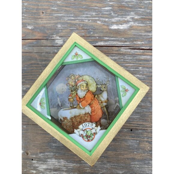 Hallmark 3D Shadow Box Christmas Ornament Santa Claus And Reindeer On Roof 1979 - Picture 2 of 6